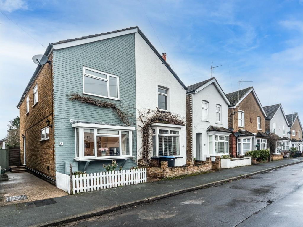 3 bed semidetached house for sale in Binfield Road, Byfleet, West