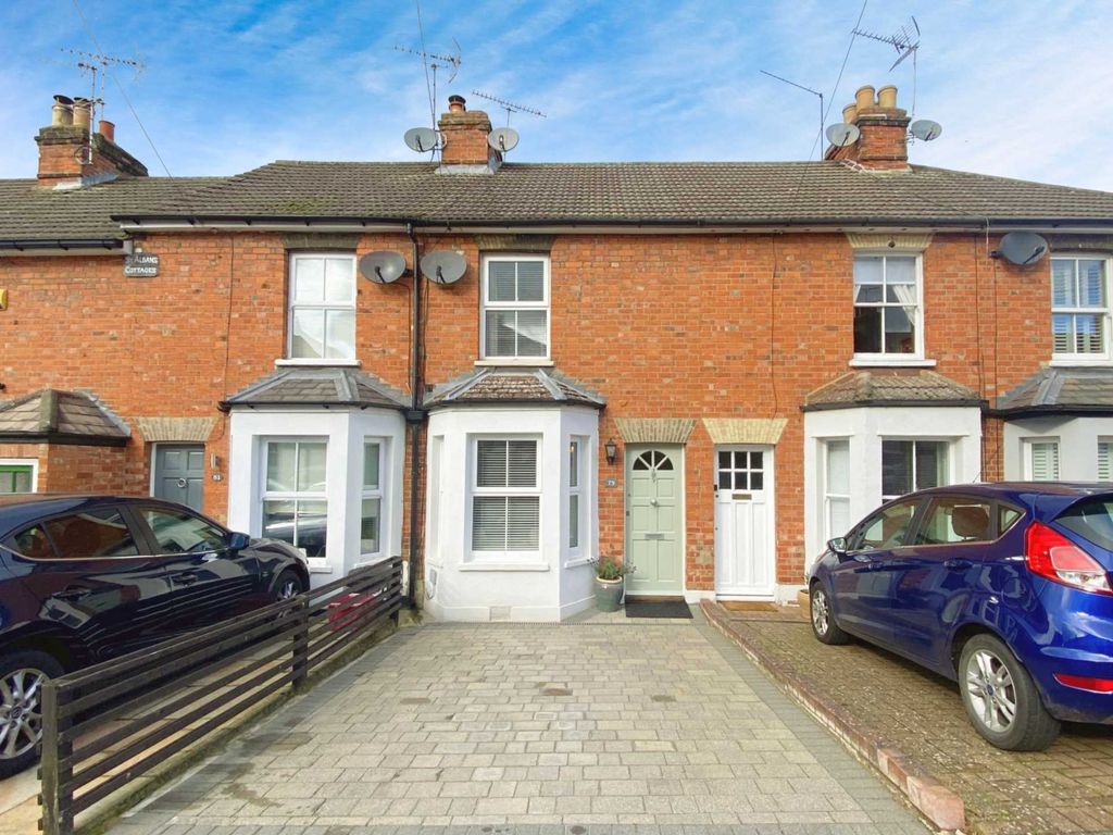 2 bed terraced house for sale in Cromwell Road, Warley, Brentwood CM14