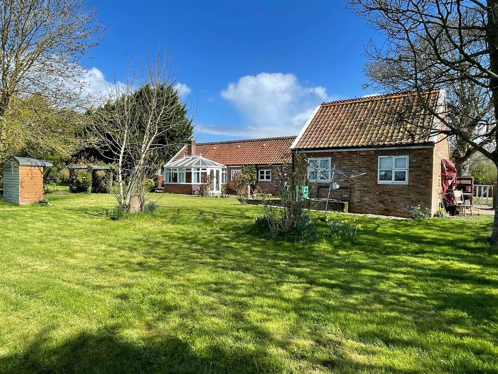 3 bed detached bungalow for sale in Dutch Road, Mark, Highbridge TA9, £