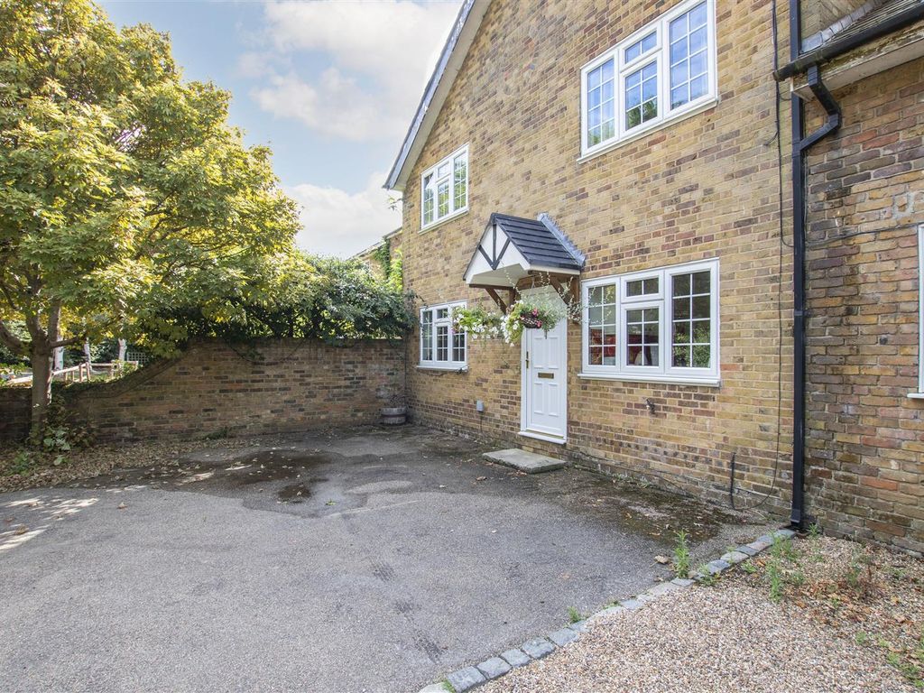 3 bed terraced house for sale in White Stubbs Lane, Bayford, Hertford