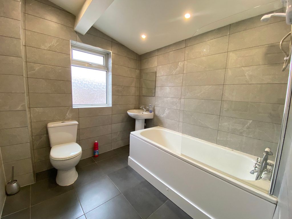 2 bed flat to rent in St Marys Road, Garston, Liverpool L19, £750 pcm Zoopla