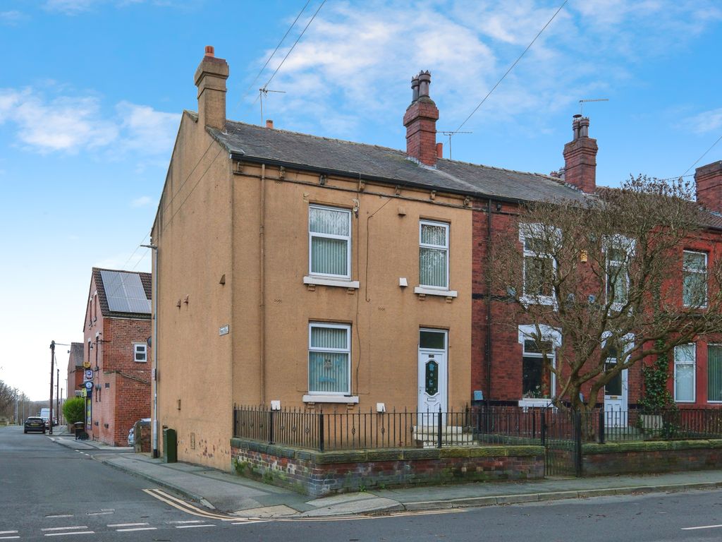 3 bed end terrace house for sale in Middleton Road, Leeds LS10, £