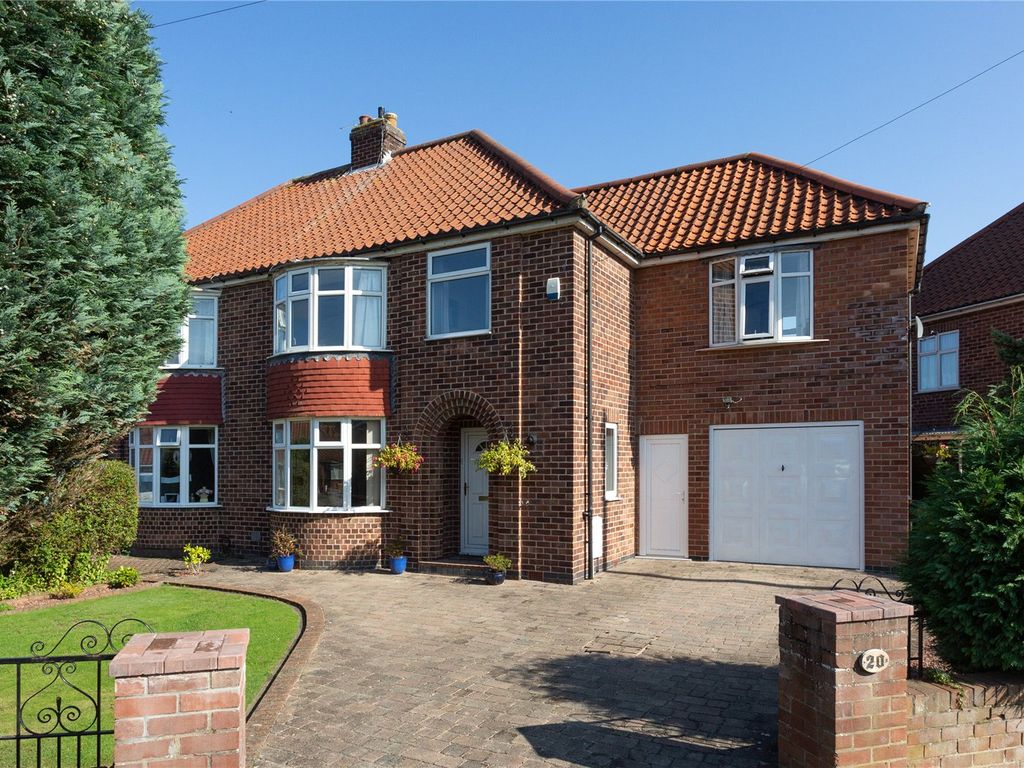 4 bed semidetached house for sale in Linden Close, Huntington, York
