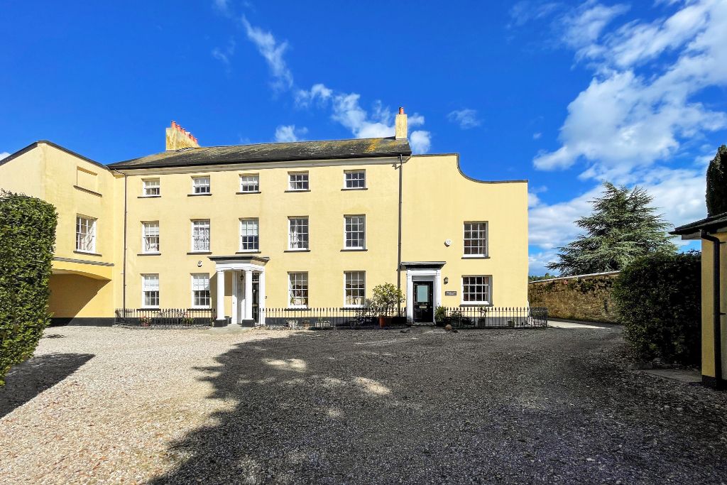 5 bed terraced house for sale in Fore Street, Chudleigh, Newton Abbot