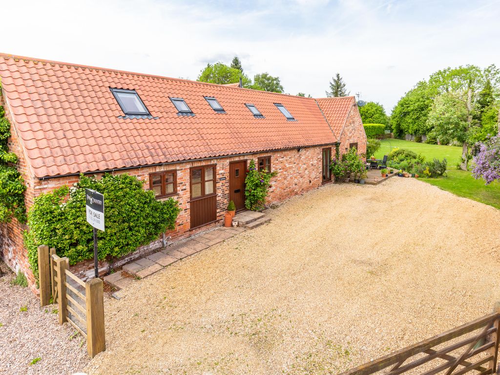 4 bed barn conversion for sale in Bramble Barn, High Street, East