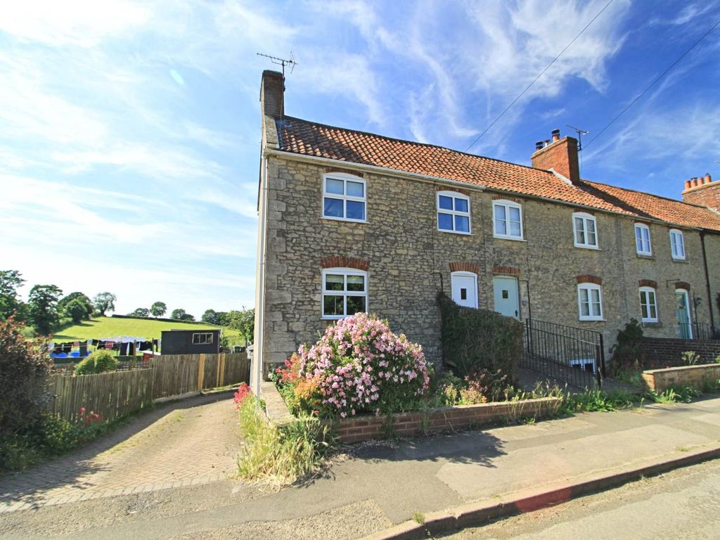 3 bed end terrace house to rent in Hawkesbury Road, Hillesley