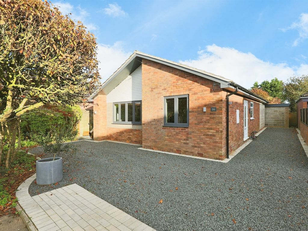 2 bed detached bungalow for sale in Saxon Close, CliftonOnTeme, Worcester WR6, £300,000 Zoopla