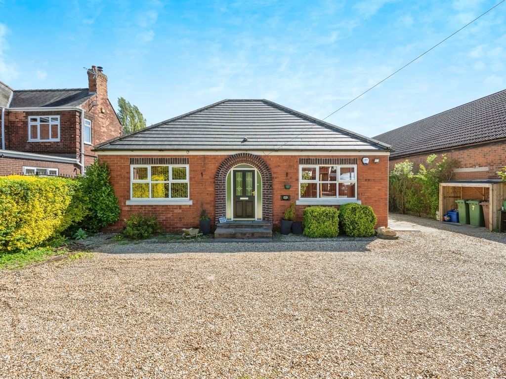 3 bed detached bungalow for sale in High Street, Belton, Doncaster DN9