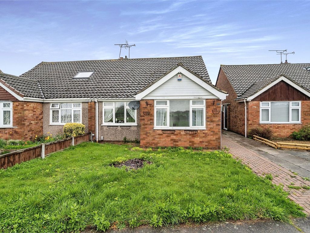 2 bed bungalow for sale in Corringham Road, StanfordLeHope, Essex