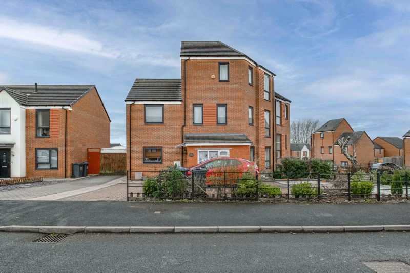 4 bed semidetached house to rent in Grove Mews, The Grove, Northfield