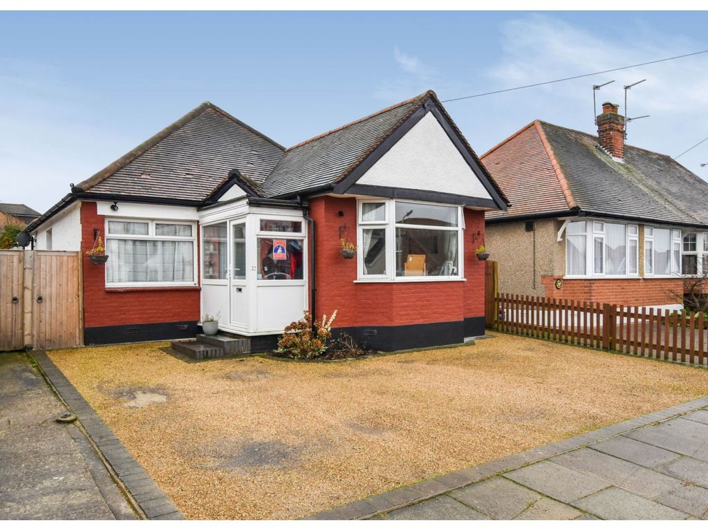3 bed detached bungalow for sale in Wallace Crescent, Chelmsford CM2