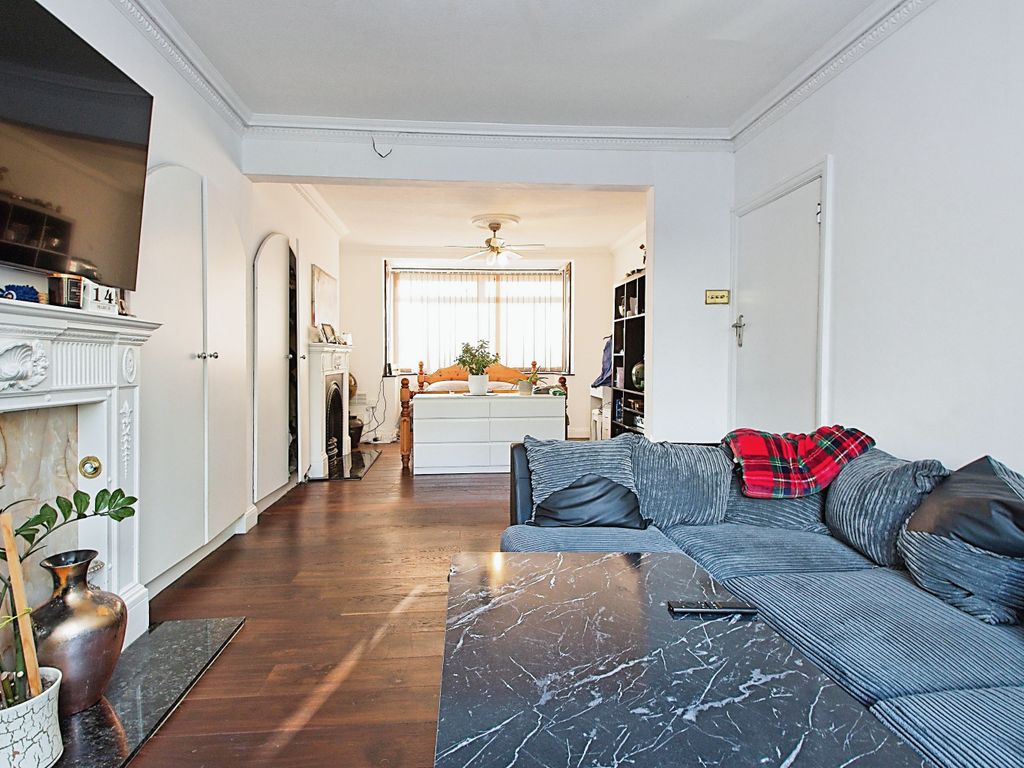 3 bed semidetached house for sale in Beaconsfield Road, London SE9, £