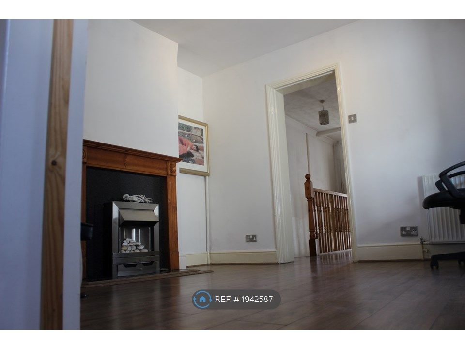 3 bed to rent in Ash Road, Aldershot GU12, £1,275 pcm Zoopla