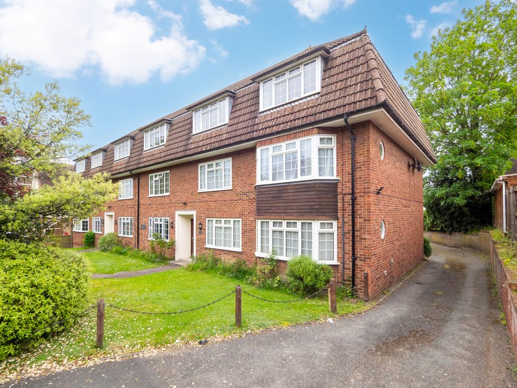 2 bed flat to rent in Laleham Court, Manor Park Road, Sutton SM1 Zoopla