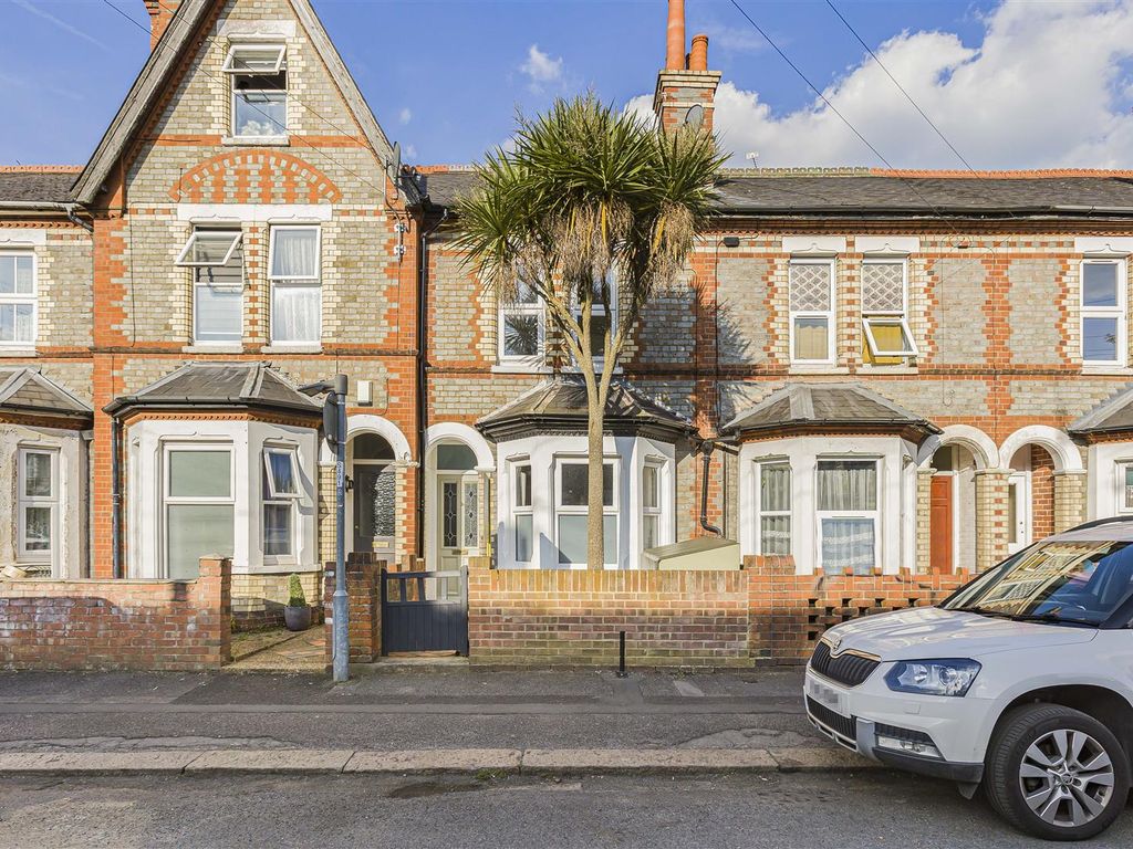 3 bed terraced house for sale in Manchester Road, Reading RG1, £350,000
