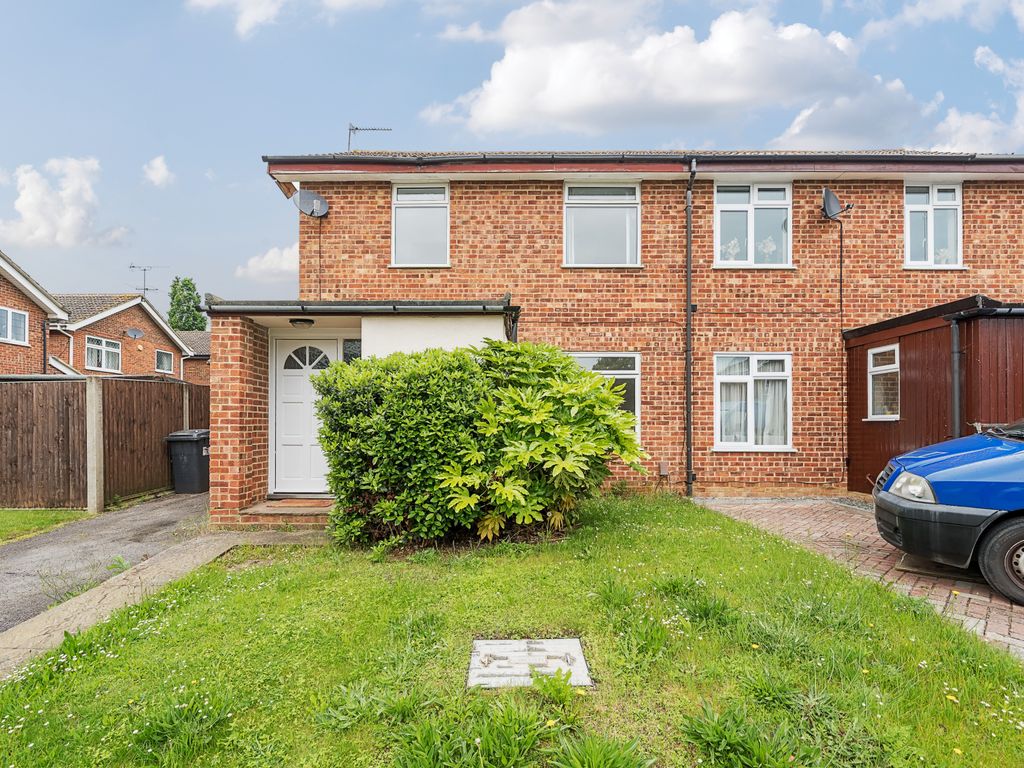 3 bed semidetached house to rent in Treesmill Drive, Maidenhead SL6, £