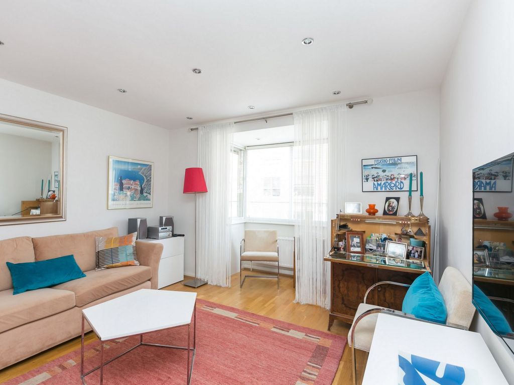 1 bed flat for sale in De Beauvoir Place, Tottenham Road, London N1, £