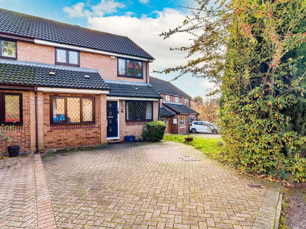 3 bed semidetached house for sale in Retford Close, Borehamwood WD6, £