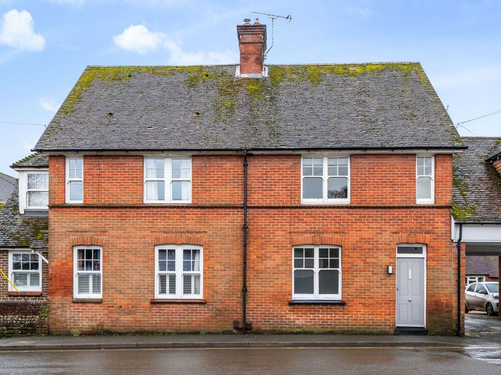 4 bed terraced house for sale in Heath Road, Petersfield GU31, £695,000