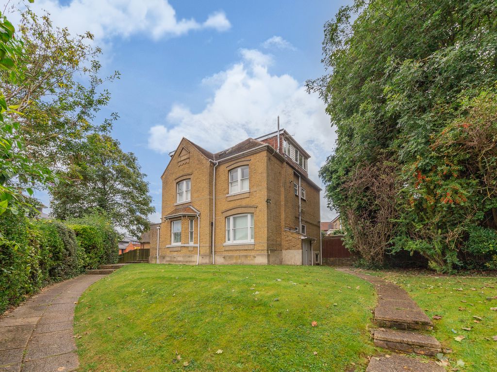 1 bed flat for sale in Farnham Road, Guildford, Surrey GU1 Zoopla