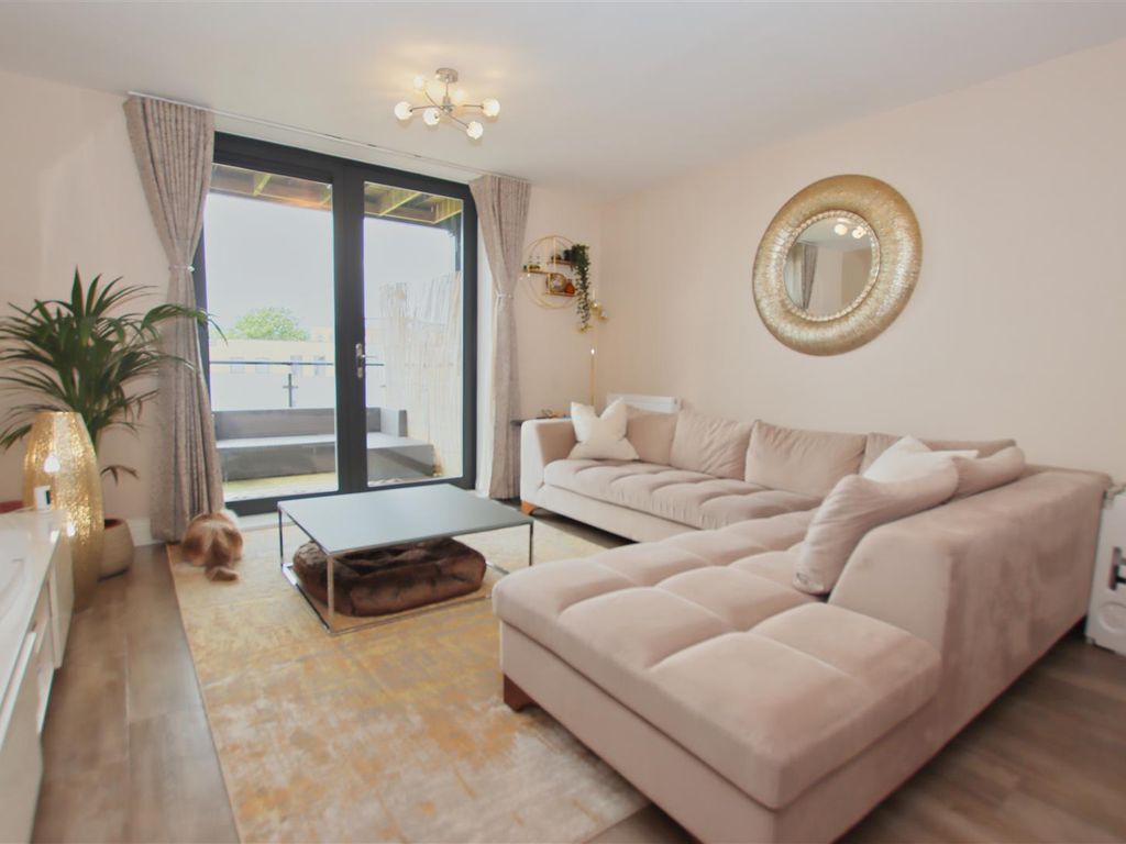 2 bed flat for sale in Horizon Place, Studio Way, Borehamwood WD6, £