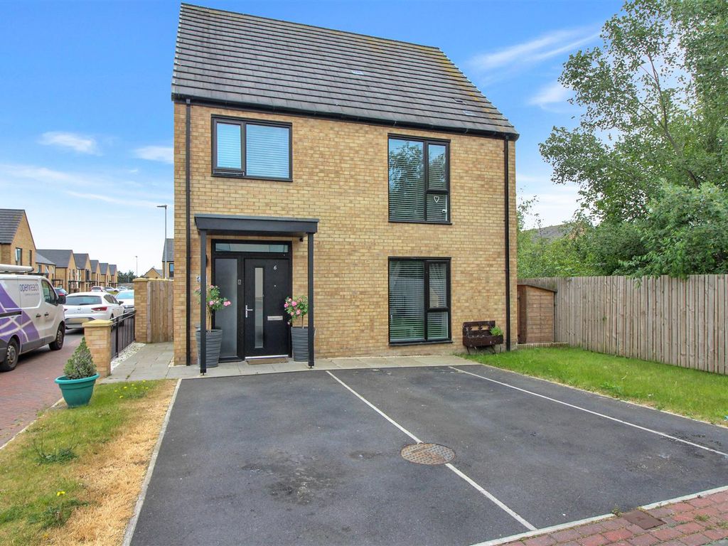 4 bed detached house for sale in Colliery Close, Allerton Bywater