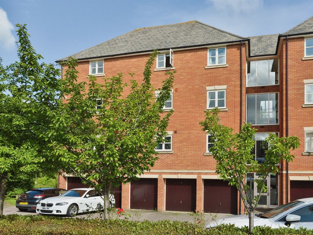 3 bed flat for sale in Darwin Close, Medbourne, Milton Keynes MK5, £