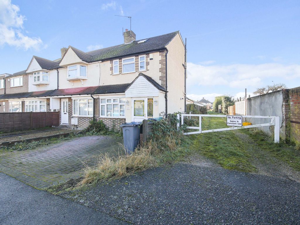 3 bed terraced house for sale in Swan Close, Hanworth, Feltham TW13