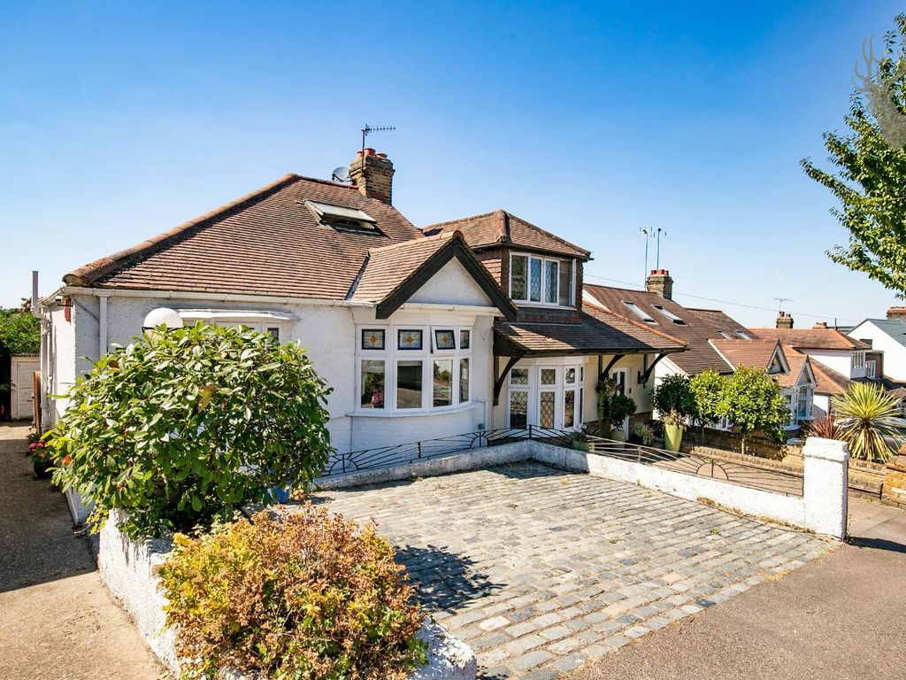 Sunset Avenue, London E4  