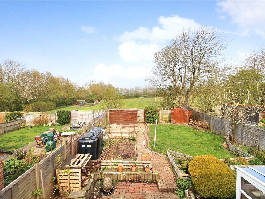 4 bed semidetached house to rent in The Mead, Great Shefford