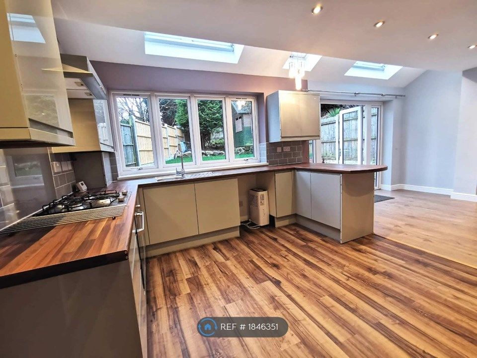 4 bed detached house to rent in Knightwick Crescent, Birmingham B23, £