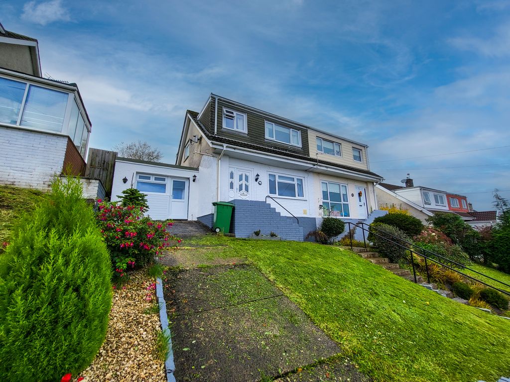 3 bed semidetached house for sale in Conway Close, Glyncoch
