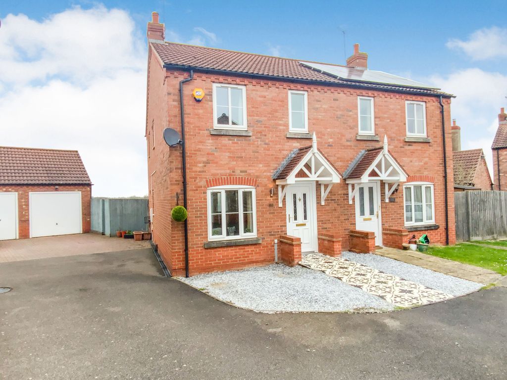 3 bed semidetached house for sale in Churchfields Road, Folkingham