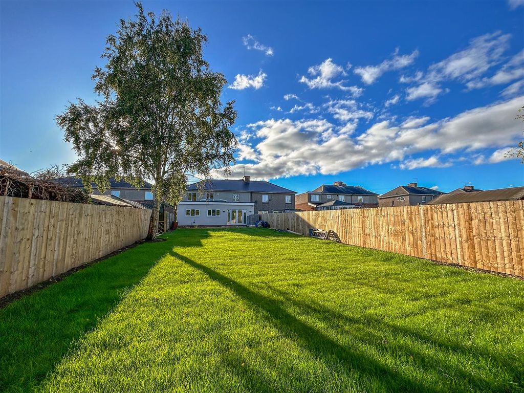 4 bed semidetached house for sale in Cochrane Terrace, Dinnington