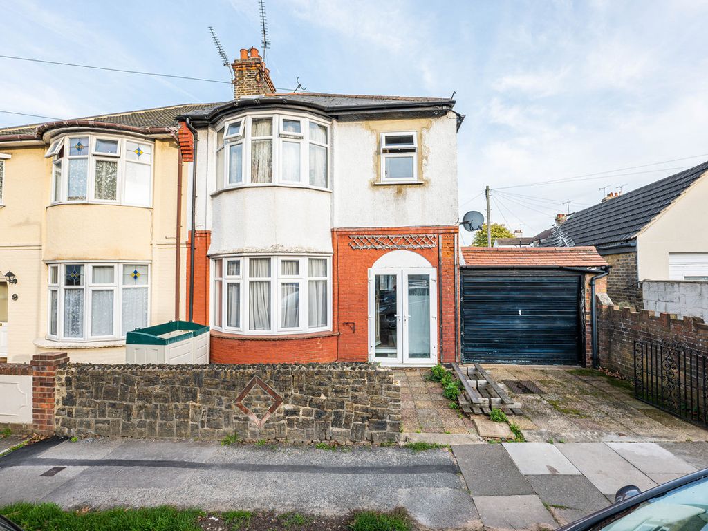 3 bed semidetached house for sale in Inverness Avenue, WestcliffOn