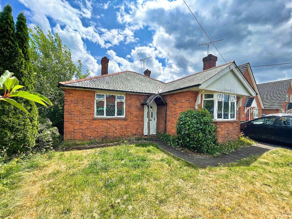2 bed bungalow for sale in Branksome Hill Road, College Town, Sandhurst, Berkshire GU47, £