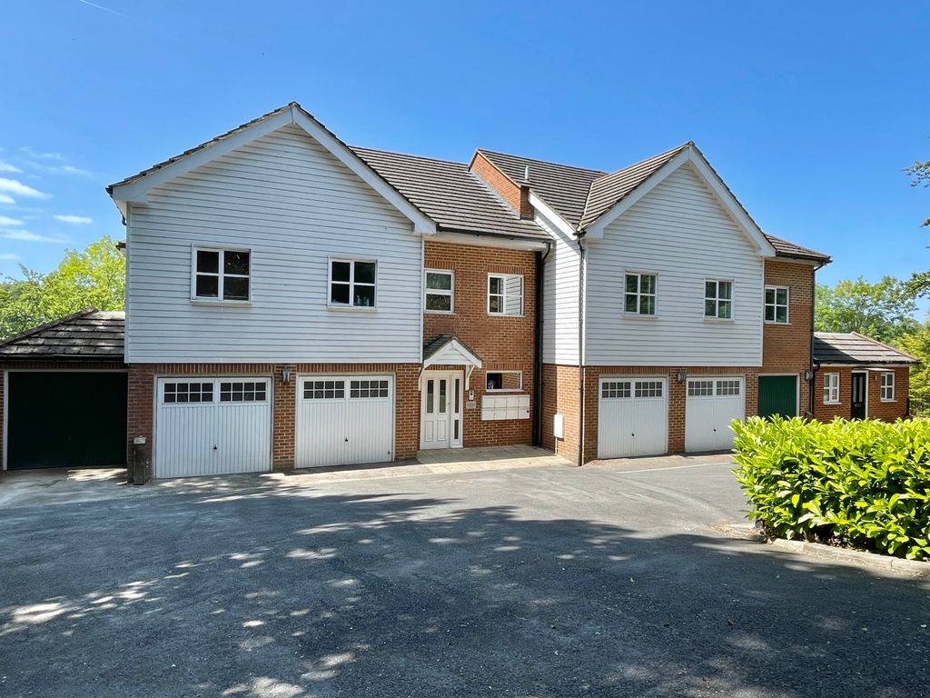 2 bed flat to rent in Hermitage Road, Kenley CR8 Zoopla