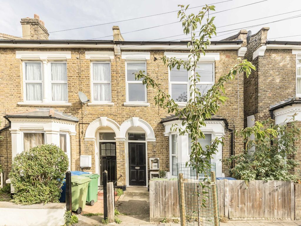 3 bed flat to rent in Tresco Road, London SE15, £2,350 pcm Zoopla