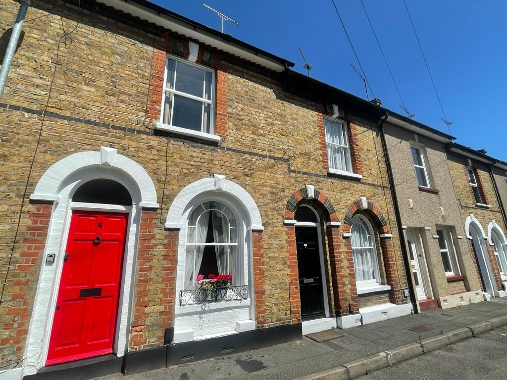 2 bed property to rent in Christchurch Crescent, Gravesend DA12, £1,200