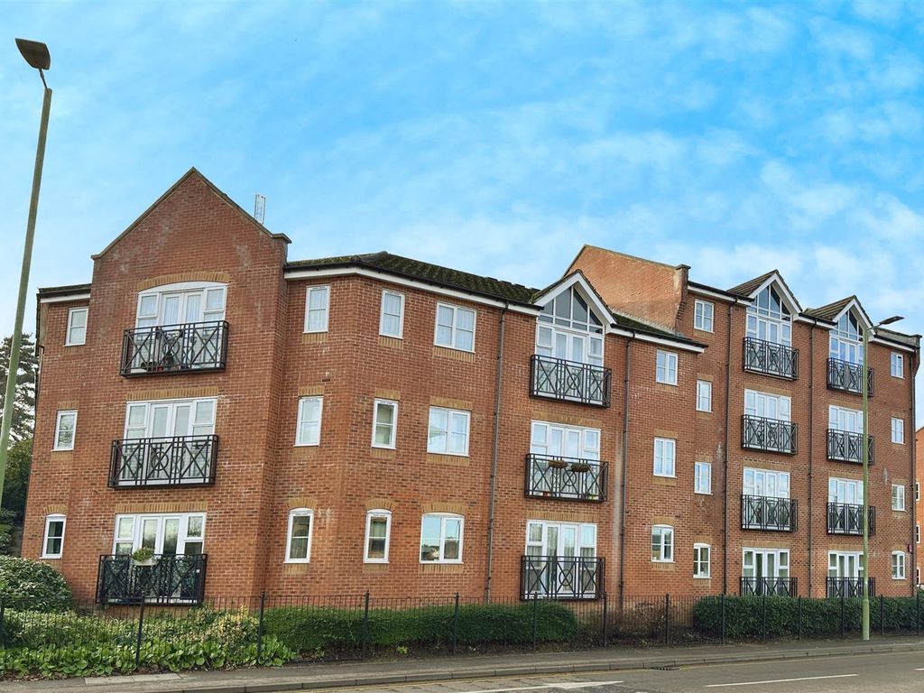 2 bed flat to rent in London Road, Hemel Hempstead HP3, £1,350 pcm Zoopla
