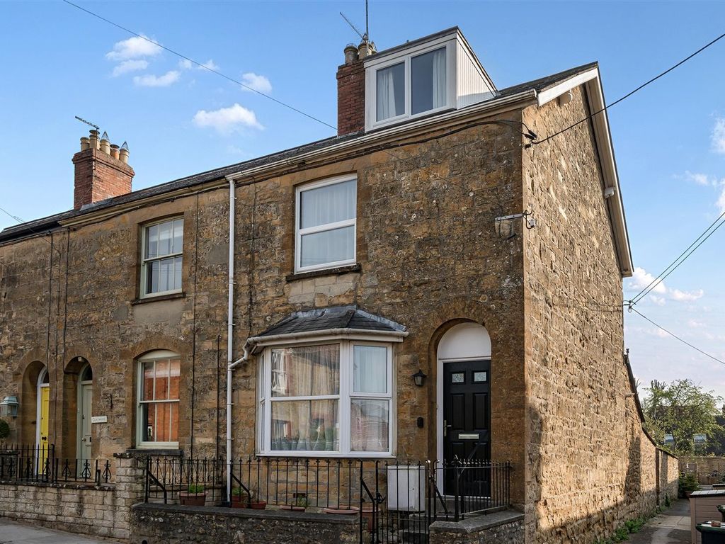 3 bed end terrace house for sale in Westcott Terrace, North Road
