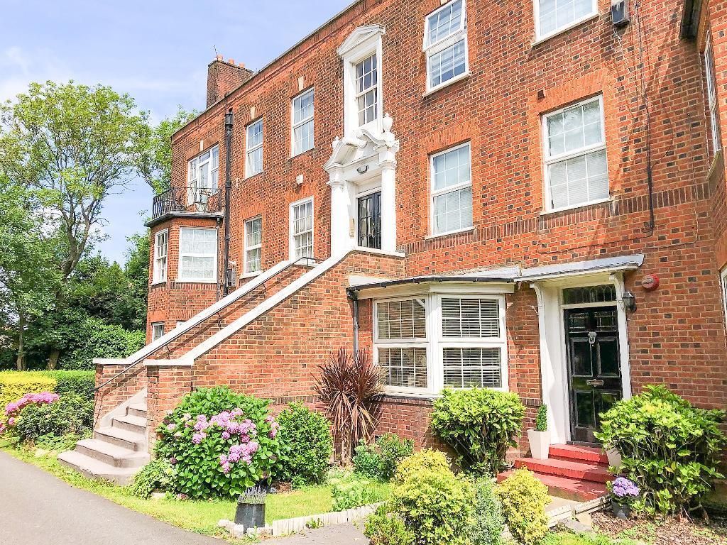2 bed flat for sale in Hocroft Court, Hendon Way, Childs Hill, London