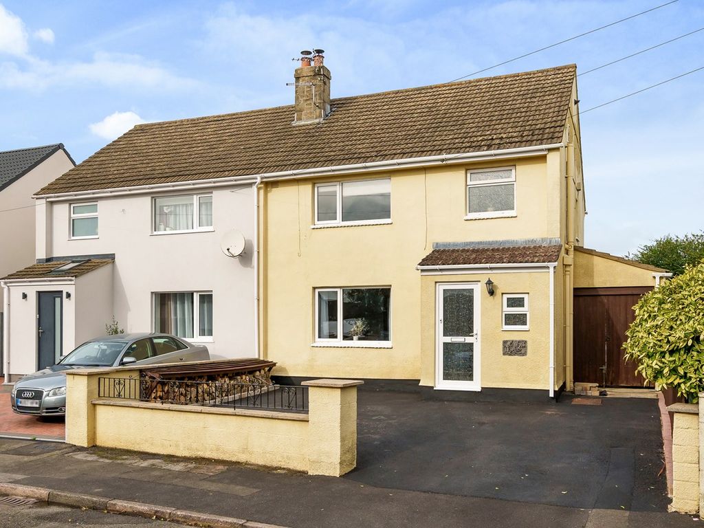 4 bed semidetached house for sale in Mason Road, Stroud GL5, £325,000