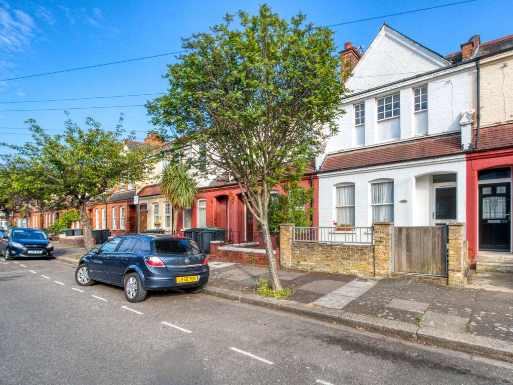 3 bed terraced house for sale in Hewitt Avenue, London N22 Zoopla