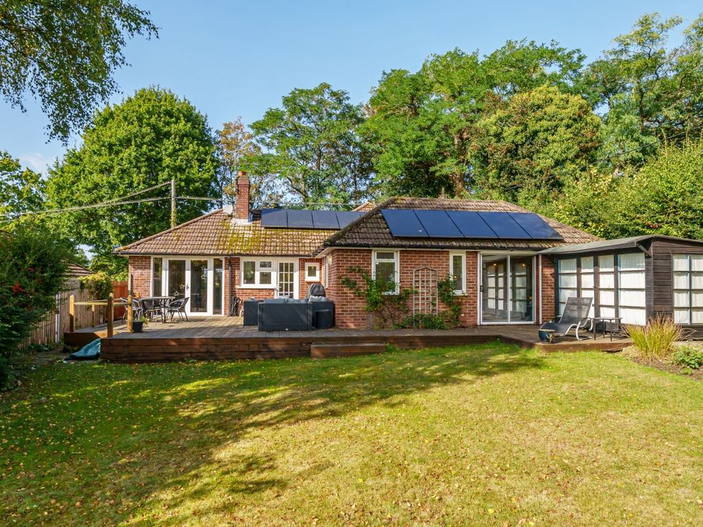 3 bed detached house to rent in Church Lane, Ash, Aldershot GU12, £