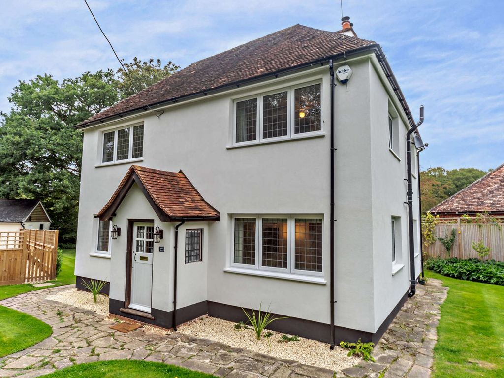 4 bed detached house for sale in Goring Heath, Reading, Oxfordshire RG8