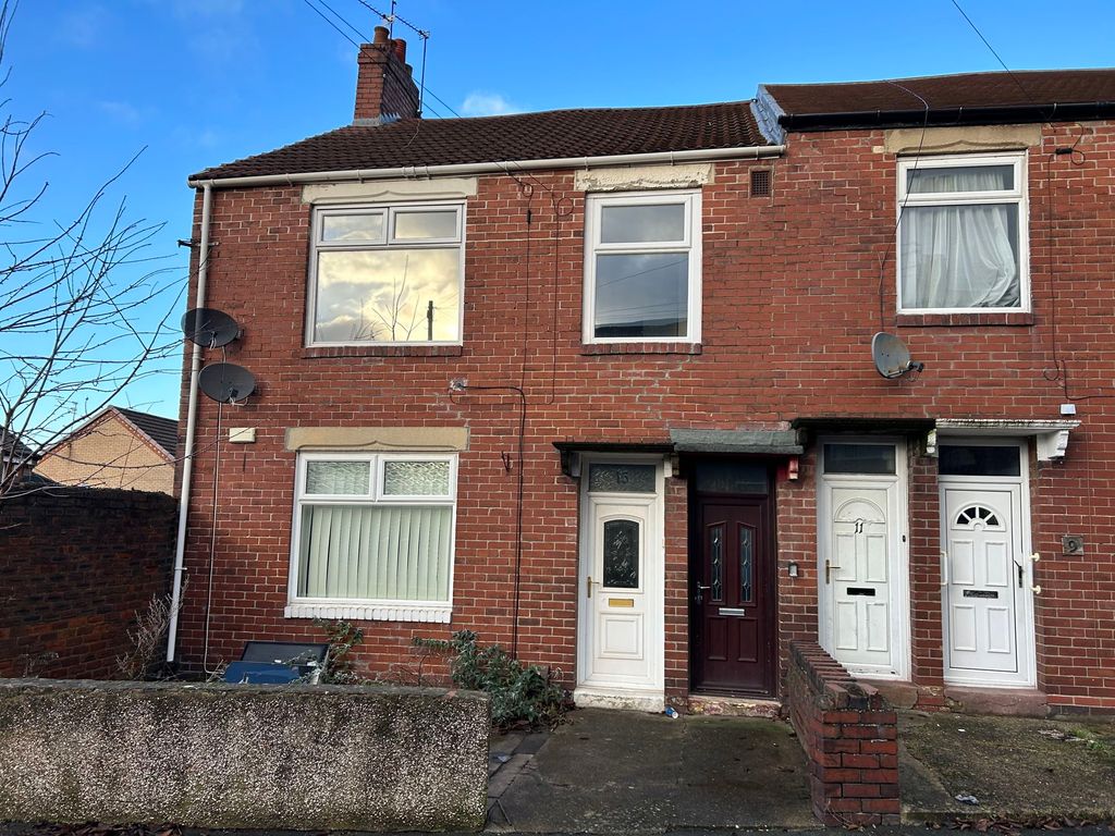2 bed flat to rent in Victoria Street, Hebburn NE31, £675 pcm Zoopla