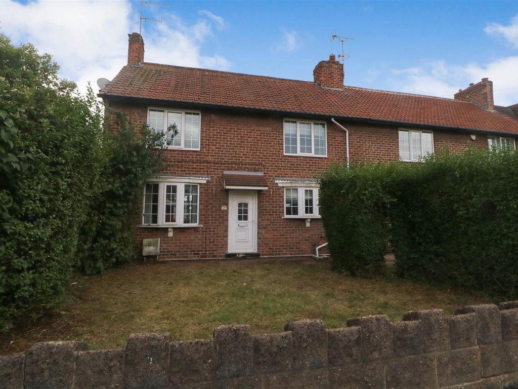 3 bed end terrace house for sale in Laurel Road, Armthorpe, Doncaster