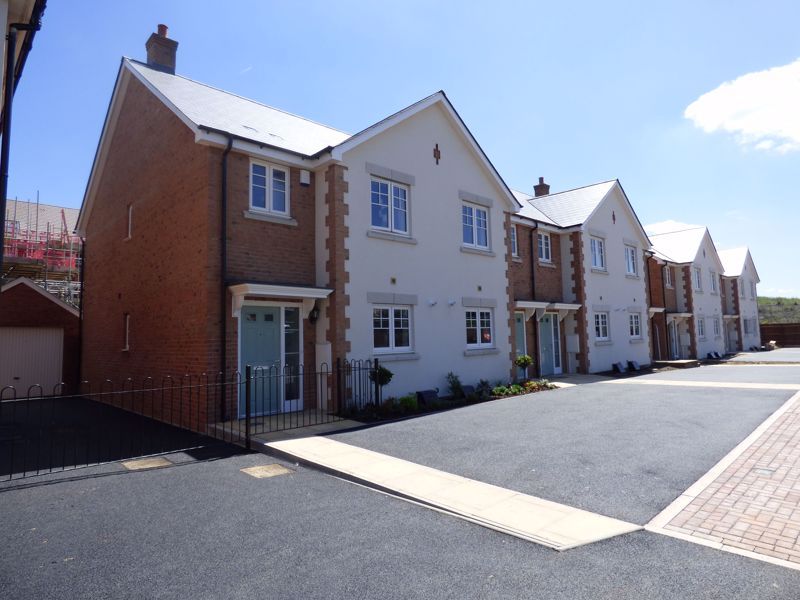 42 Dreadnaught Drive, Gloucester, Bristol Road GL1