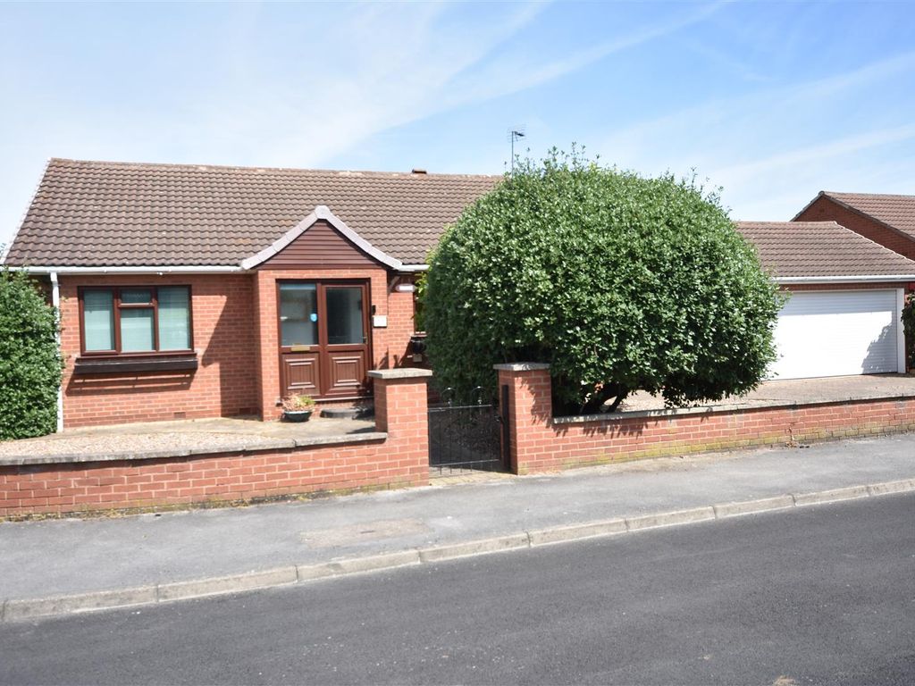 3 bed detached bungalow for sale in The Hemplands, Collingham, Newark